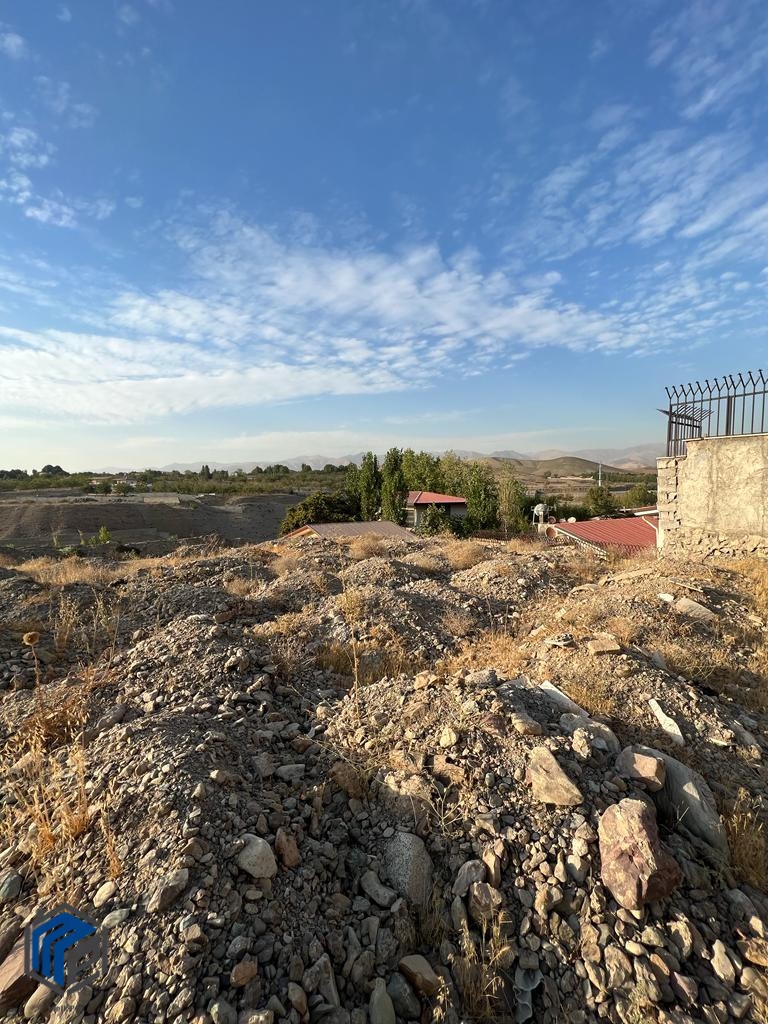 1800 متر زمین  3 قطعه مجزا ( شهرکی )