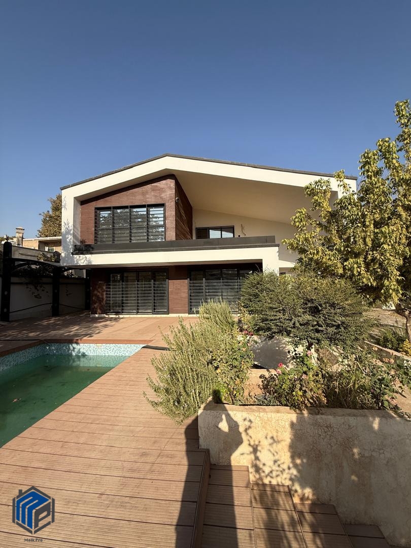 825 متر زمین 250 متر بنا