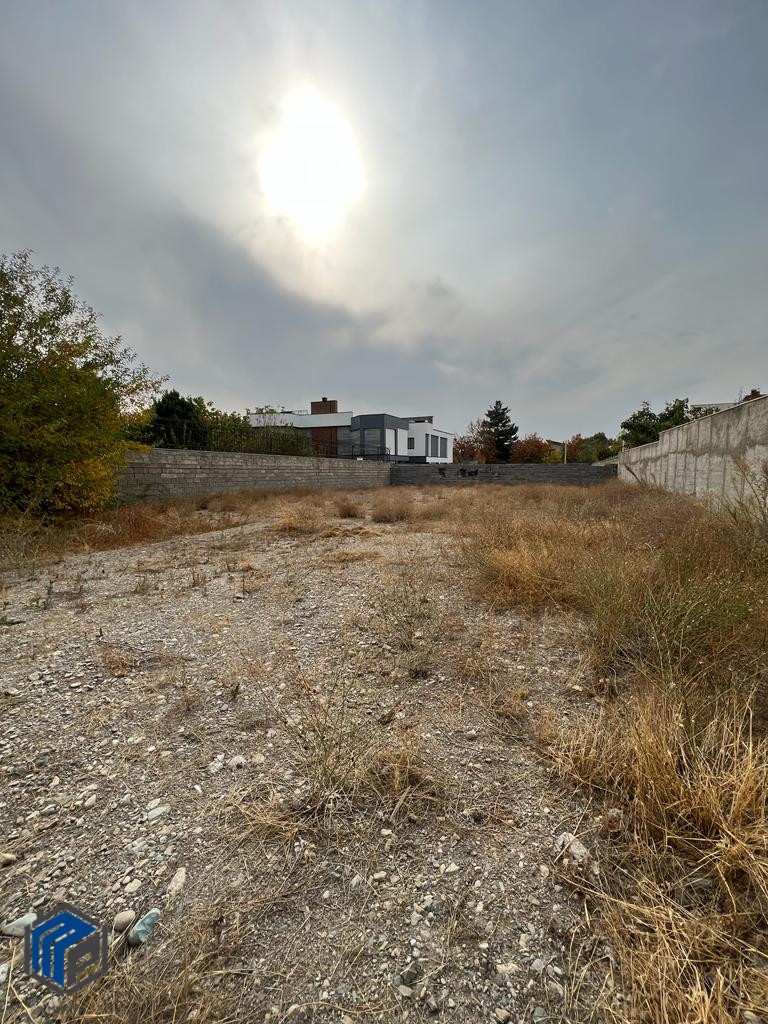 تهراندشت -روستای سعید آباد  ۹۰۰متر چهاردیواری- داخل بافت