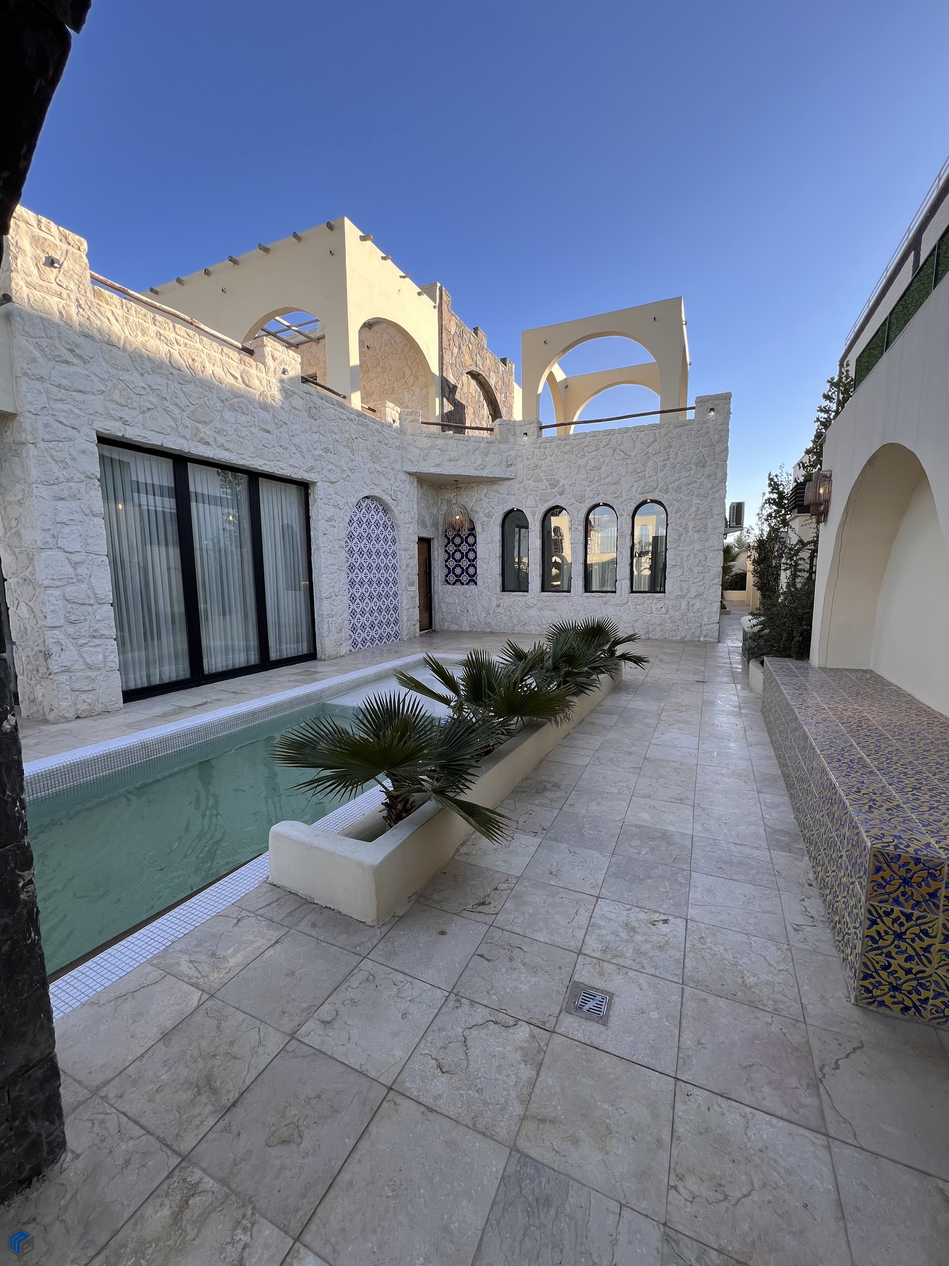 ویلا مدیترانه ای به سبک کازابلانکا - تصویر 28