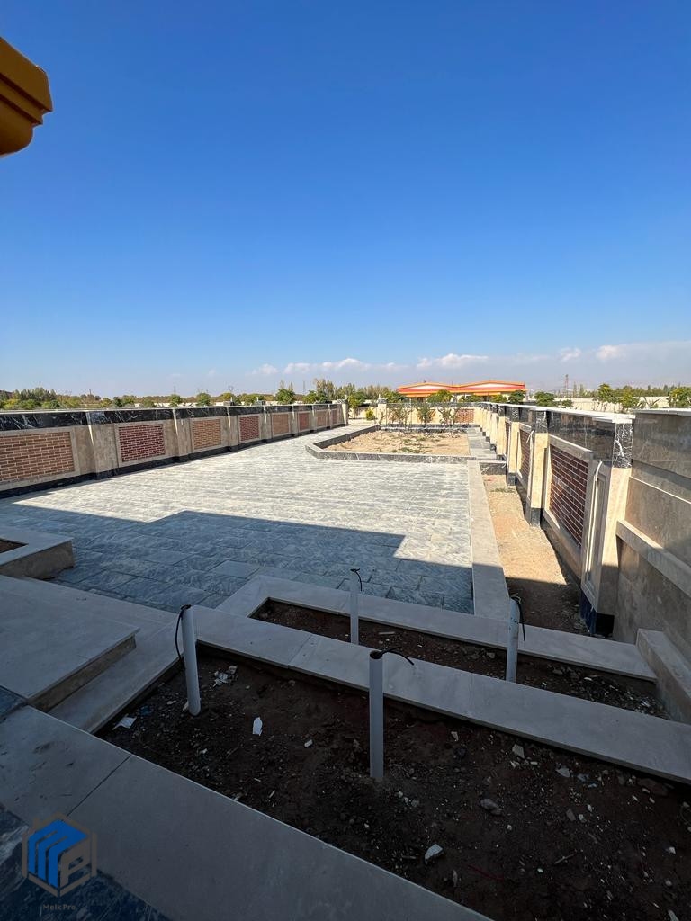 چهارباغ - شهرک کامرانیه ۶۷۰ متر زمین ۱۴۰ متر بنا - تصویر 2