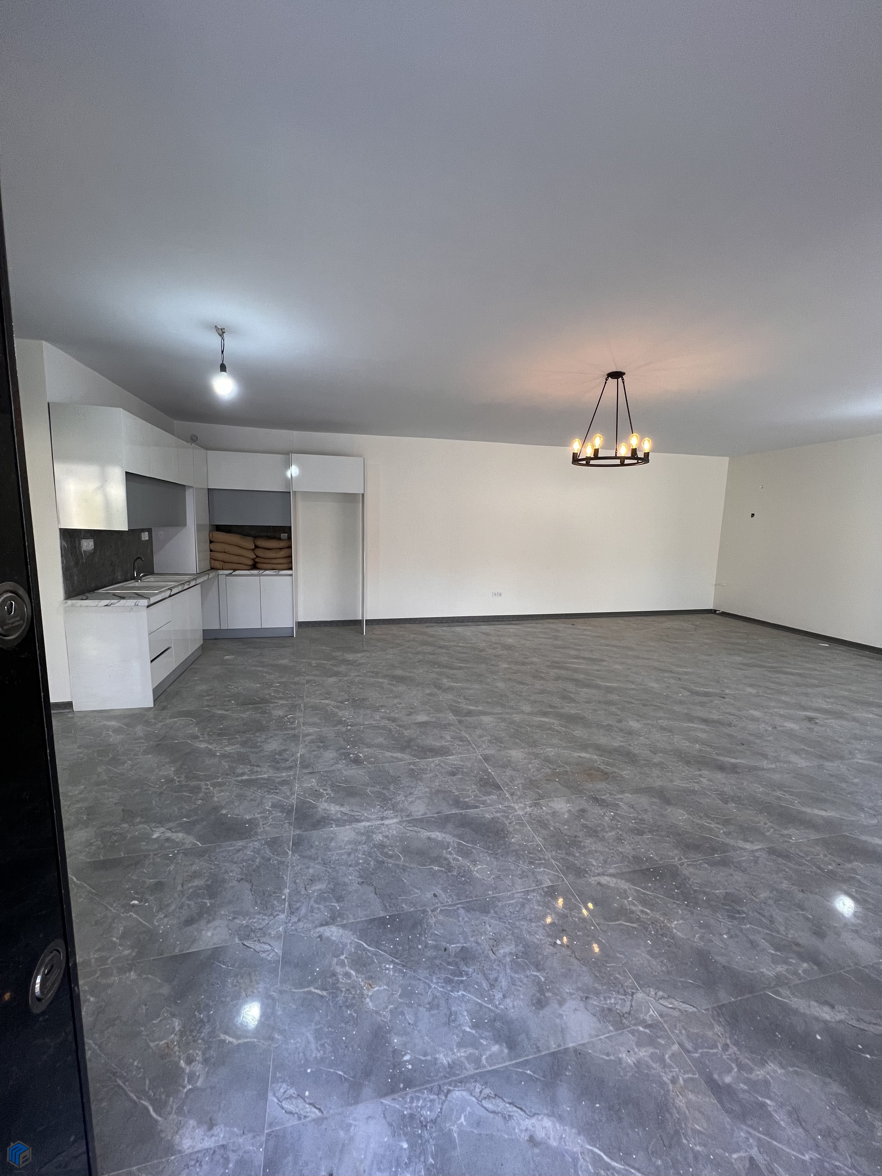 ۳۰۰ مترویلا خوش قیمت - تصویر 3