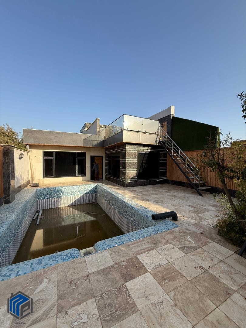 320 متر زمین 130 متر بنا