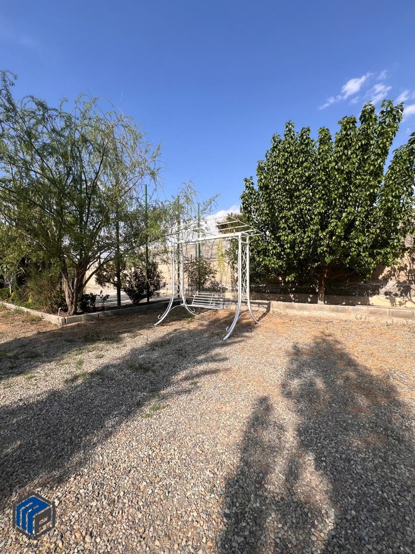 1000 متر زمین