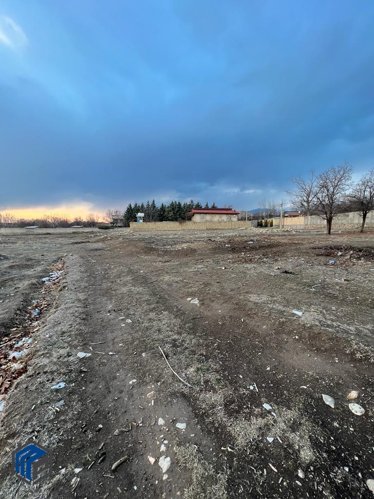 کردان خوروین 1100 متر زمین