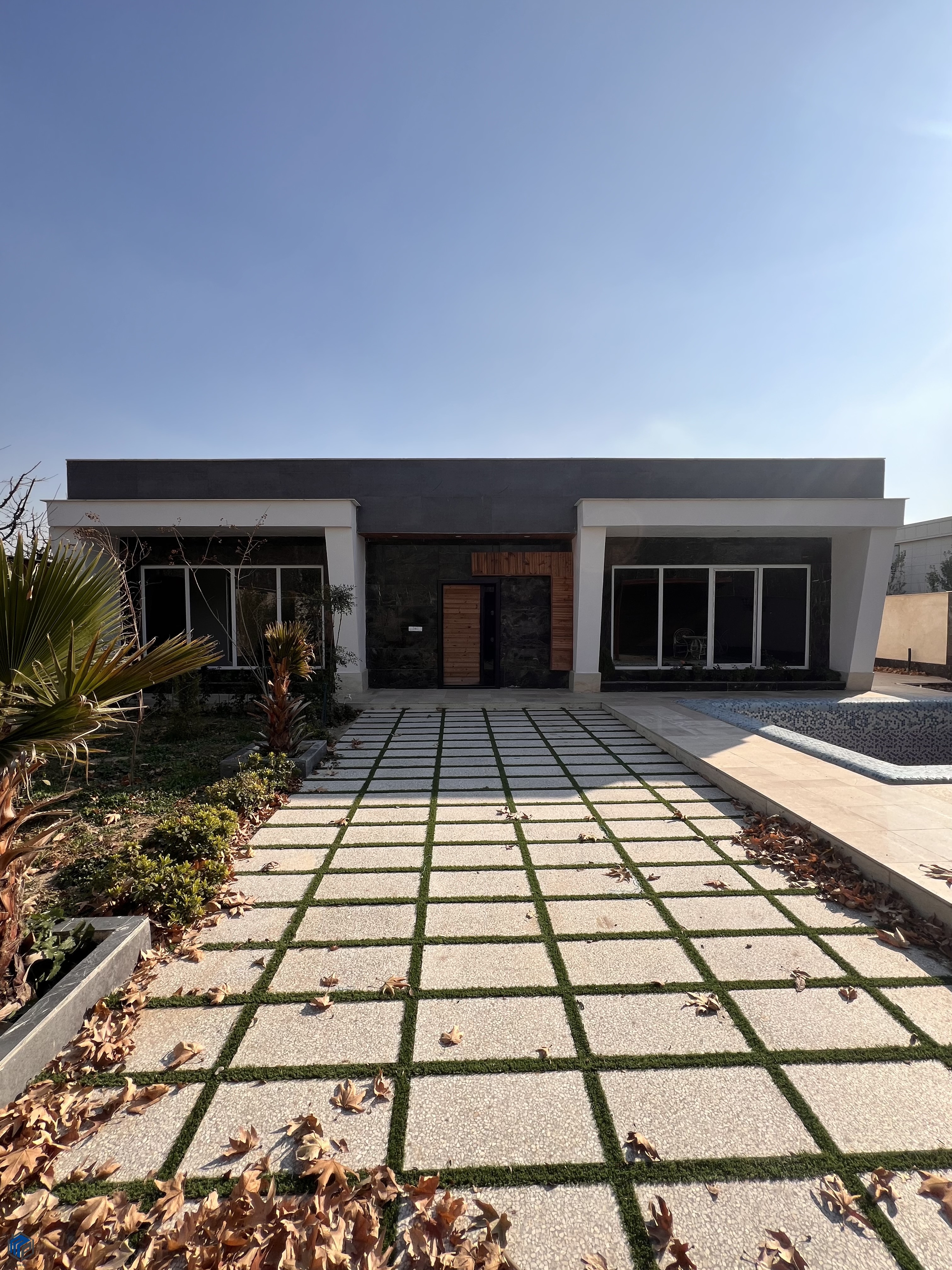 ۳۰۰ مترویلا خوش قیمت