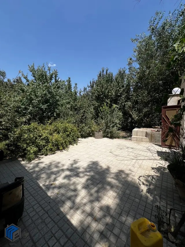 700 متر باغ 50 متر سرایداری