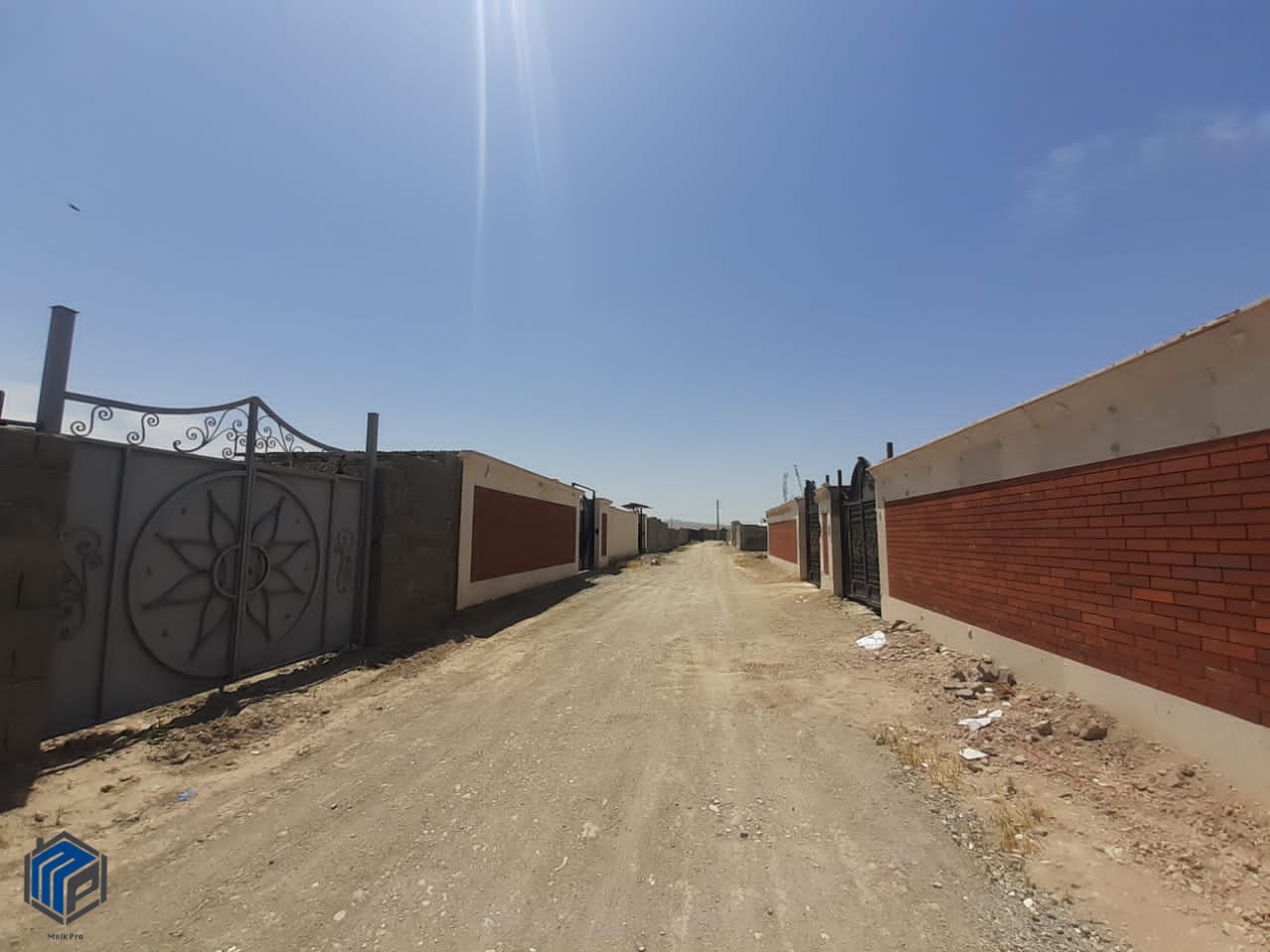 600 متر زمین شهرکی 100 متر بنا نیم ساخت