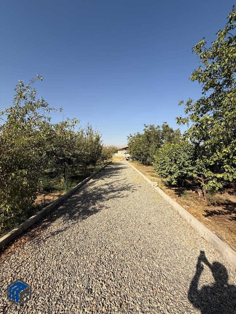 2400 متر زمین