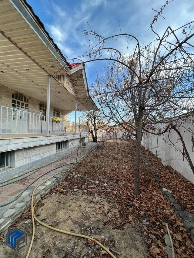 کردان خوروین 700 متر زمین 300 متر بنا