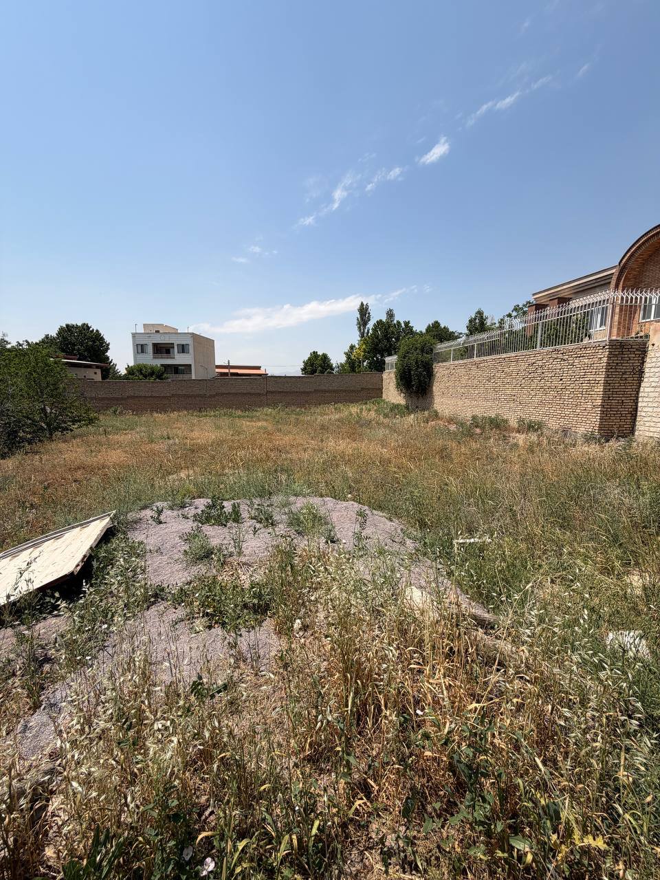 فروش زمین ۱۴۰۰ متری در روستای بانوصحرا با سند تک برگ - تصویر 1